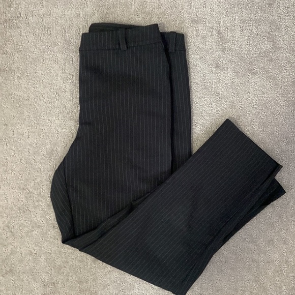 Cropped Black Striped dress pants - Picture 3 of 3